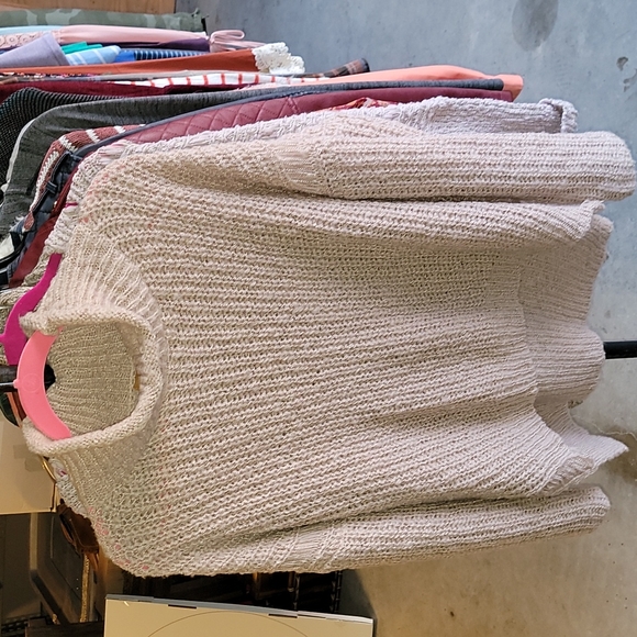 Neutral New* POL turtle neck - Picture 3 of 6